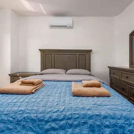 Dionis 50 Meters From The - By Ta Leut Agency Apartment *